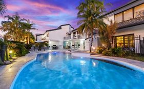 Noosa Boutique Apartments & Elkhorn Villas